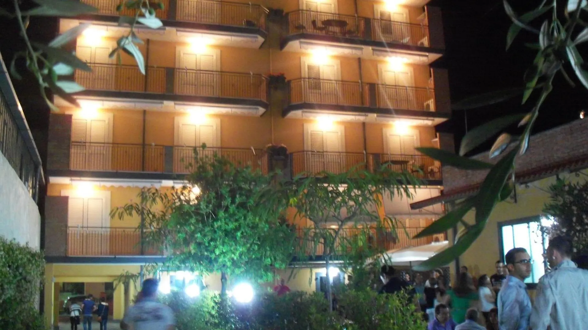 Riviera Ionica Aparthotel Santa Teresa Di Riva