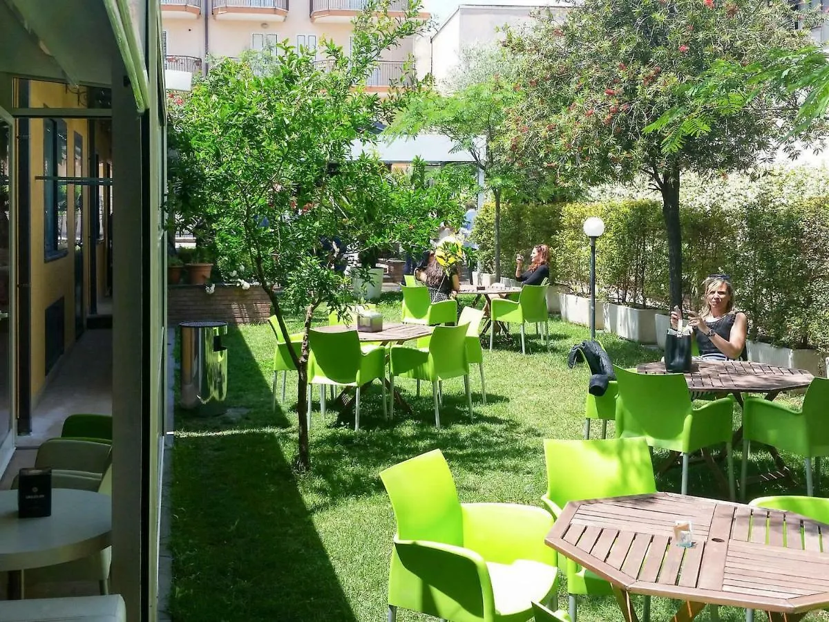 Aparthotel Riviera Ionica Santa Teresa Di Riva